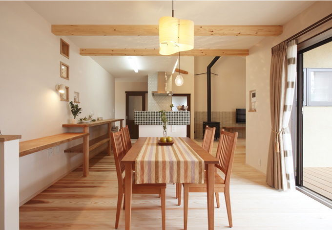 小野田産業～designers house project～【デザイン住宅、和風、自然素材】こだわりの床材は無垢の杉板。節のないものを選び、和とモダンをコーディネートした