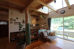 【27坪/2階建】クラフトと庭時間を愉しむ、愛犬と暮らす木の住まい