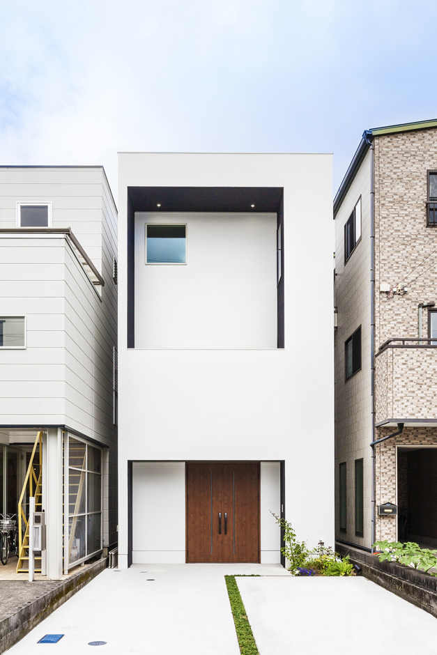 建築システム（狭小住宅専門店）【デザイン住宅、狭小住宅、建築家】外観は白を基調としたスタイリッシュなキューブ型。　