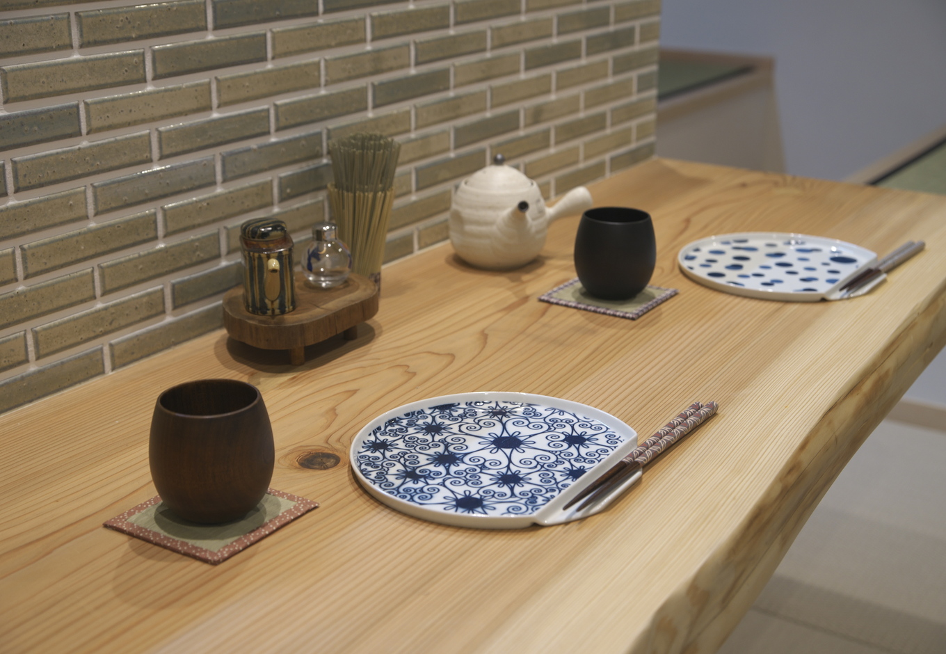 あすなろ設計事務所【自然素材、狭小住宅、ガレージ】ダイニングテーブル