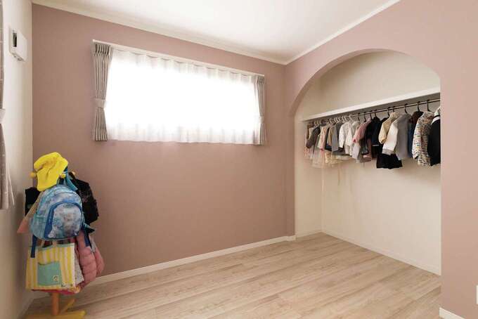 長女の部屋。扉なしのクローゼットが使いやすくて便利