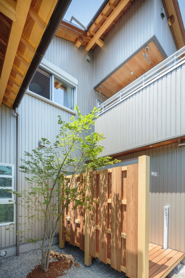 風と光をたっぷり取り込めるコの字型