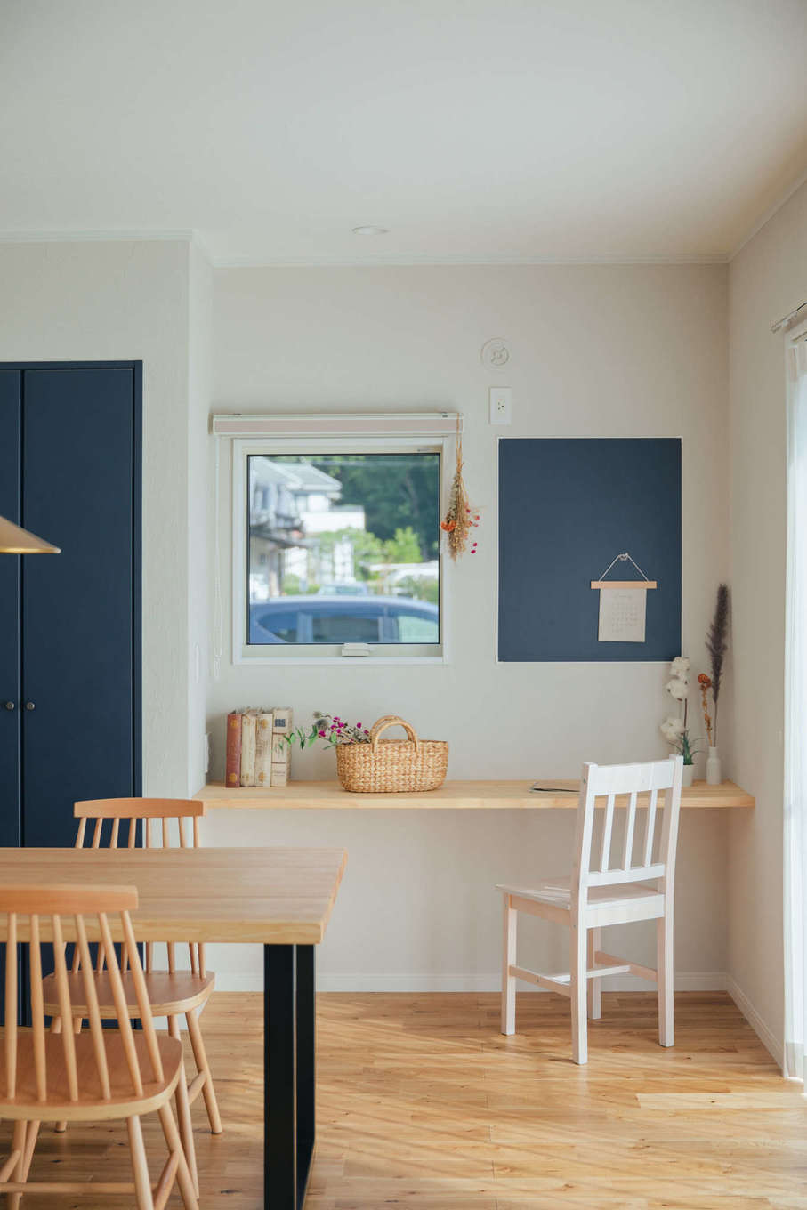 ほっと住まいる【自然素材、間取り、インテリア】ダイニング隣のスタディカウンター