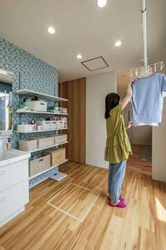 洗濯してから干してしまうまでを配慮し、コンパクトな洗濯動線を実現した