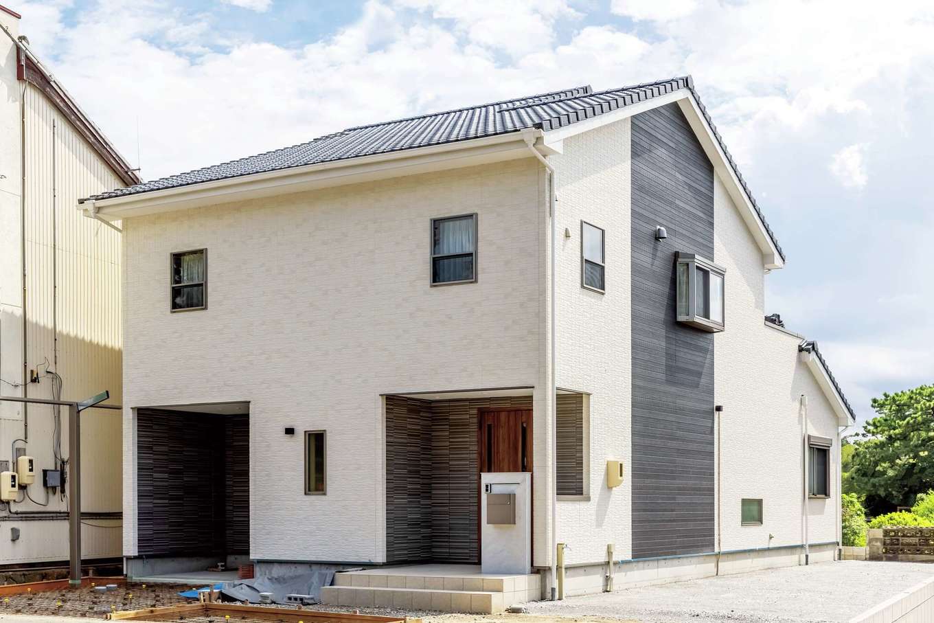 大貴【省エネ、間取り、ペット】築60年以上の母屋を壊して、新しく建替えたI邸。ブラックのサイディングがアクセントに