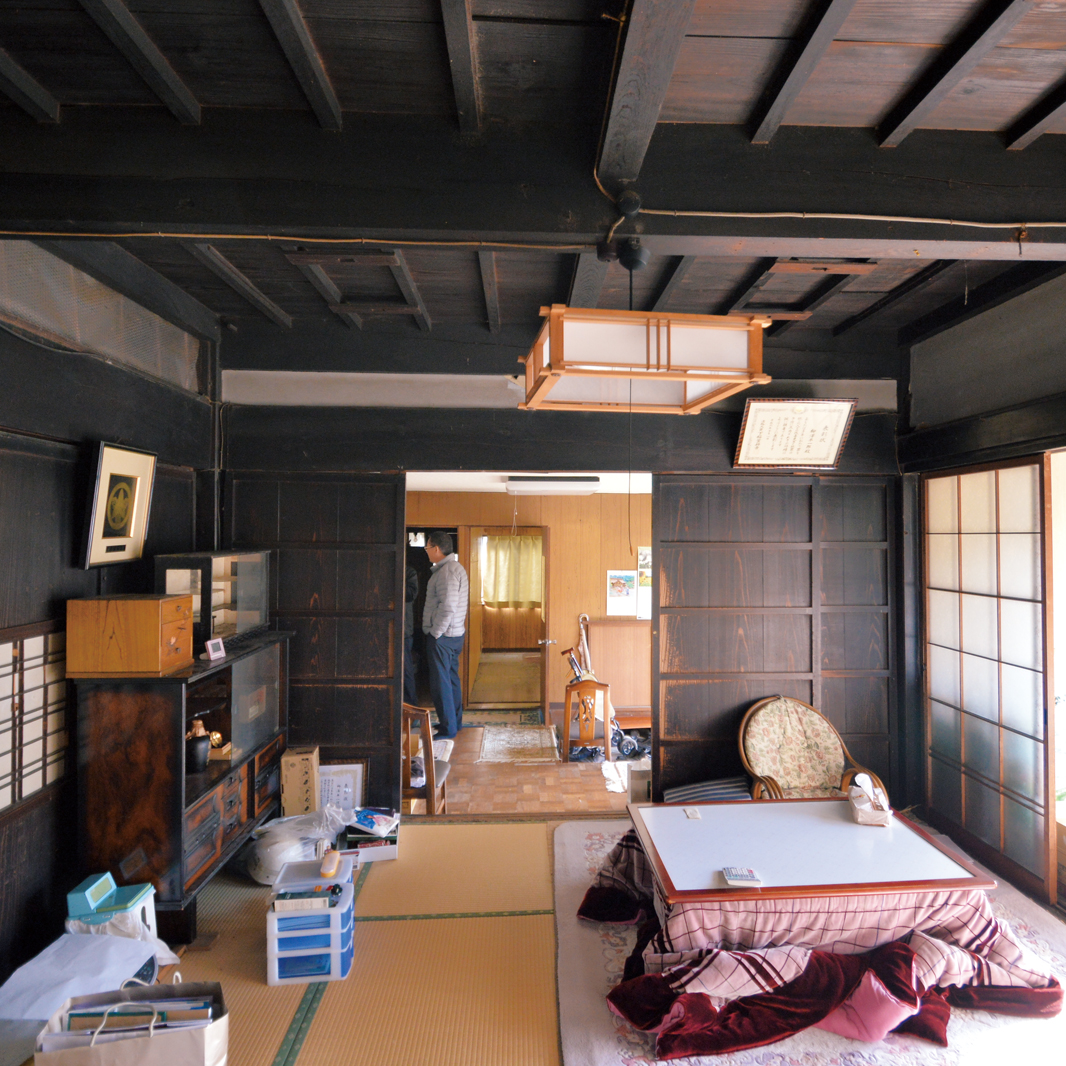 江戸時代から住み継がれてきた家だけに、天井を開けてみないと、柱と梁がどういう状態になっているのかわからない態だった。使える木材も多く、改めて天然木の耐久性を実感したそう