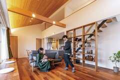 広がる視線、つながる空間信頼できるパートナーと叶えた平屋
