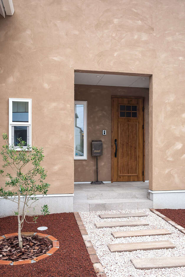 14畳のLDKを2階に。夫婦それぞれの夢を叶えた店舗付き住宅