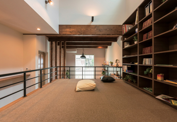 家族のつながりが自然に育まれるような空間デザインが施されている。将来お子さまが誕生したら、多目的スペースの役割はさらに大きくなるはず