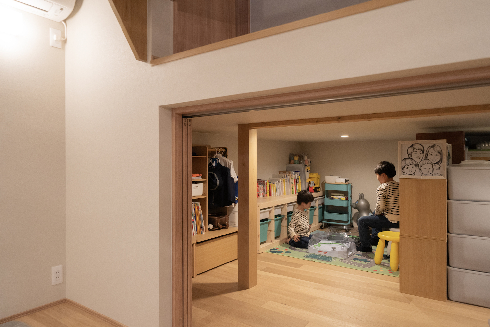 CSホームズ｜お子様が小さいうちはまるで秘密基地のような収納スペース。大きくなってからは、続きのファミリークローゼットと共に季節物の収納などに有効活用できる。
