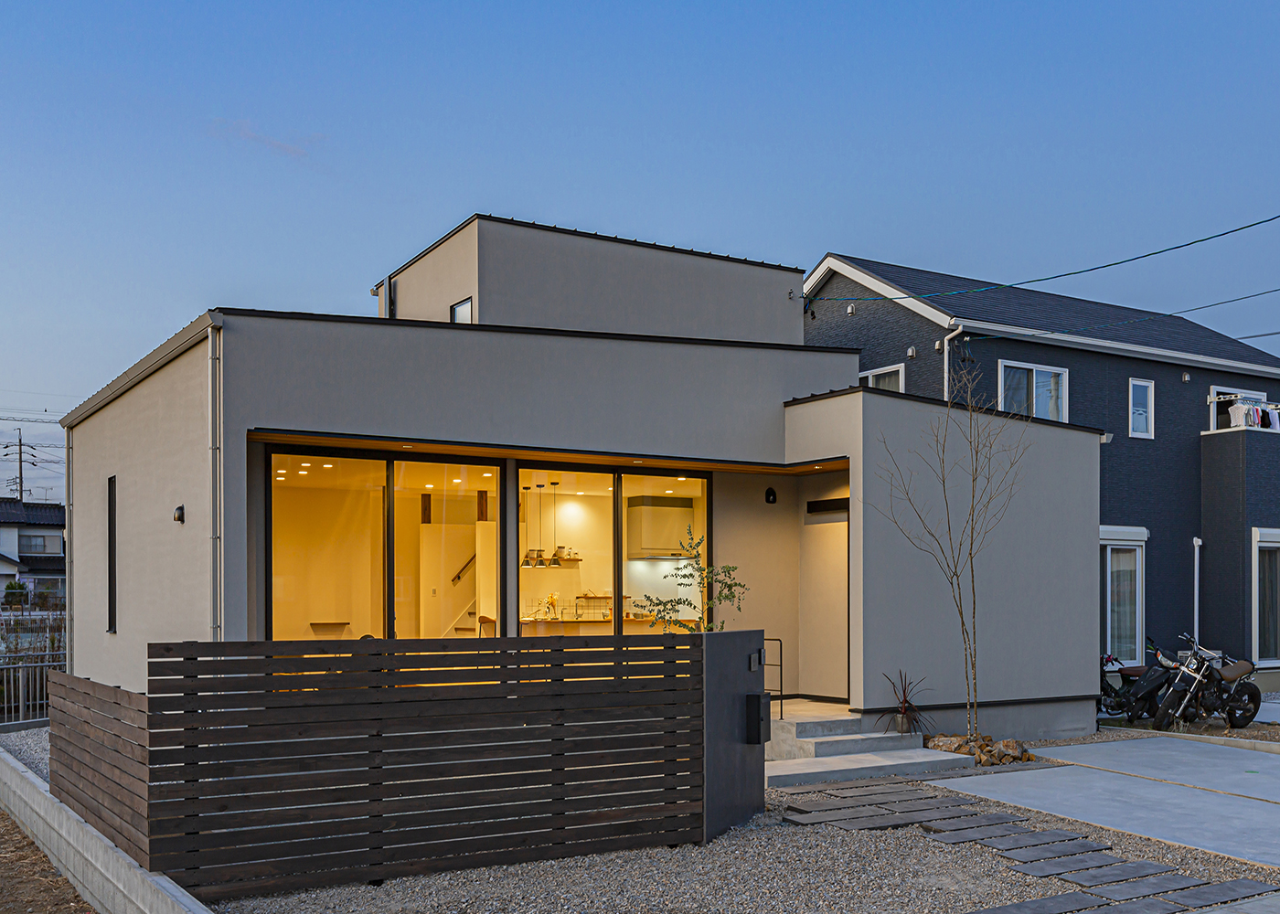 ARRCH アーチ【デザイン住宅、間取り、建築家】正面からの視線を排除した玄関