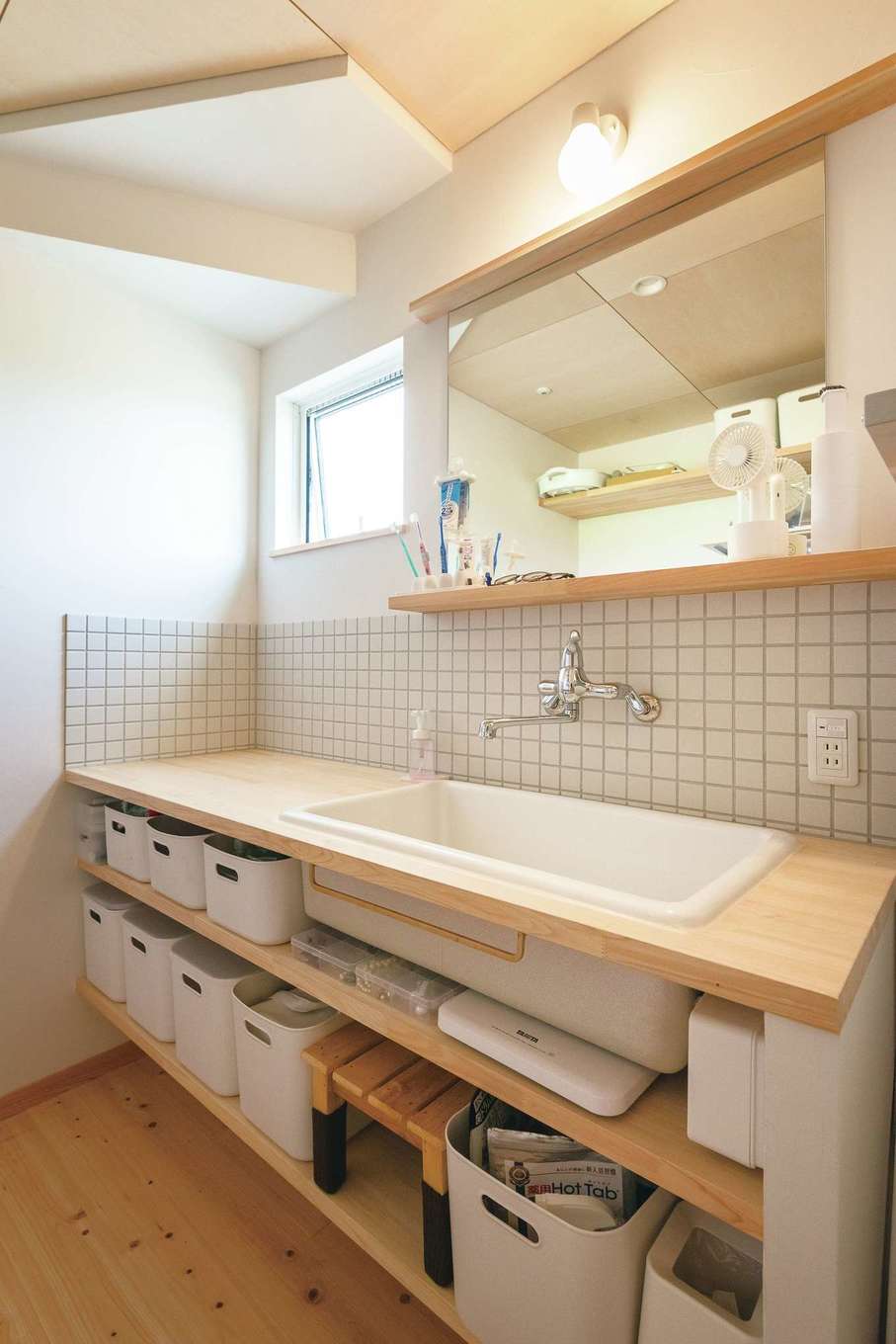 福工房【デザイン住宅、子育て、自然素材】造作洗面台はデザイン性と機能性が魅力