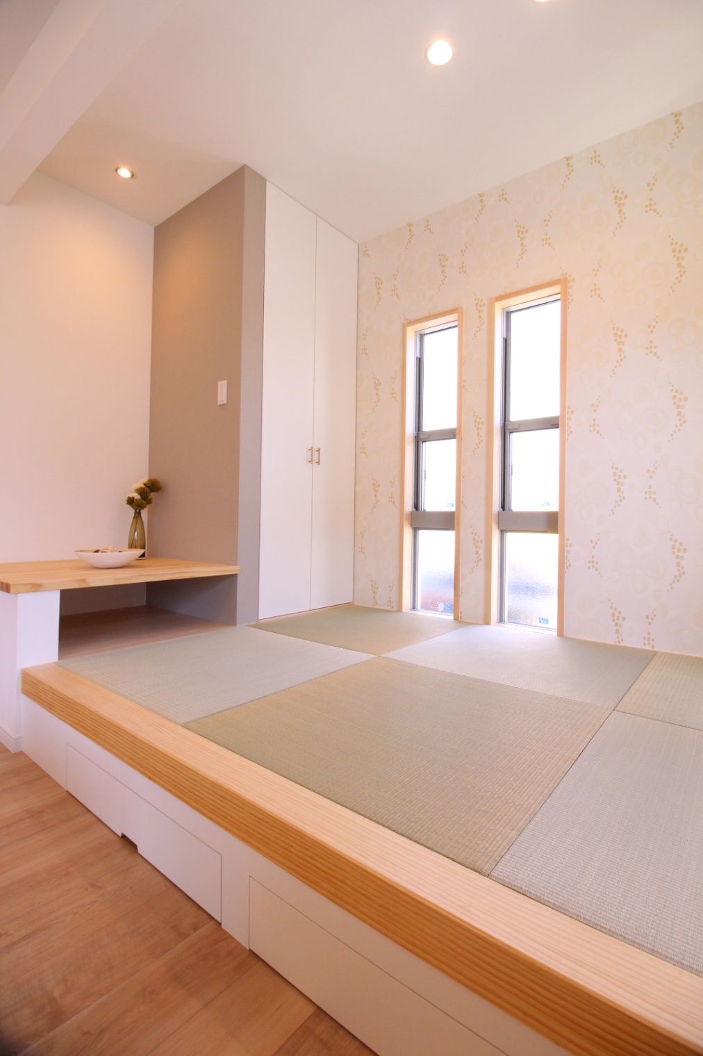 小野田産業～designers house project～｜落ち着いた雰囲気の畳スペース。窓からの自然光が心地よく、畳のスペースがリラックスを誘うデザインになっている。