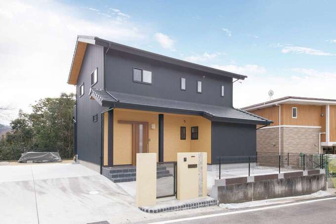 静かな住環境に溶け込んだ、和モダンスタイルの外観