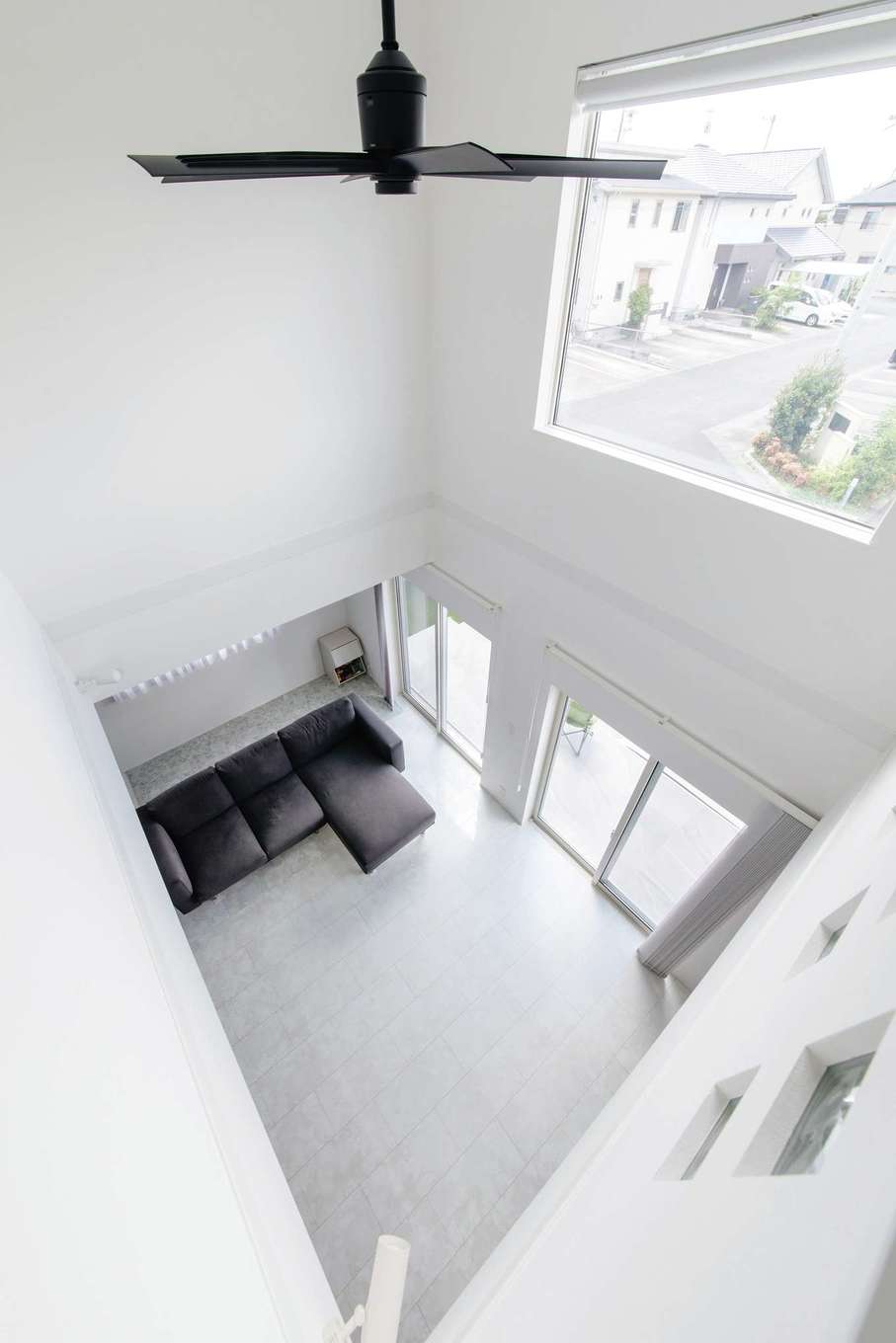 絆家（きずなや）【デザイン住宅、収納力、間取り】高窓から注ぐ光が家中を照らす