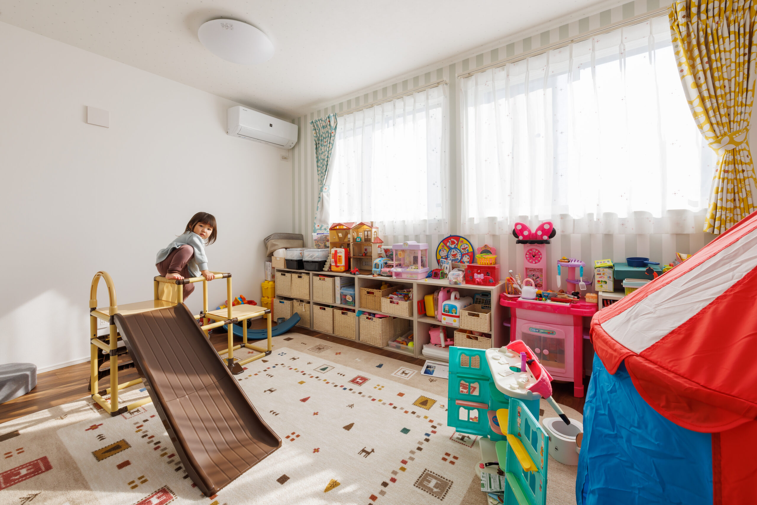 アーキホームライフ｜お子様が小さいうちは9.2帖の遊び部屋として、大きくなったら4.2帖と5帖の2部屋の洋室に分けることができる人気の間取り。