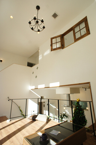 小野田産業～designers house project～【デザイン住宅、スキップフロア、インテリア】2階の子供部屋には内窓をつけてどこにいても家族の様子がわかるようプランニング