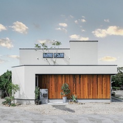 光と風が心地いい、リビングテラスのある家