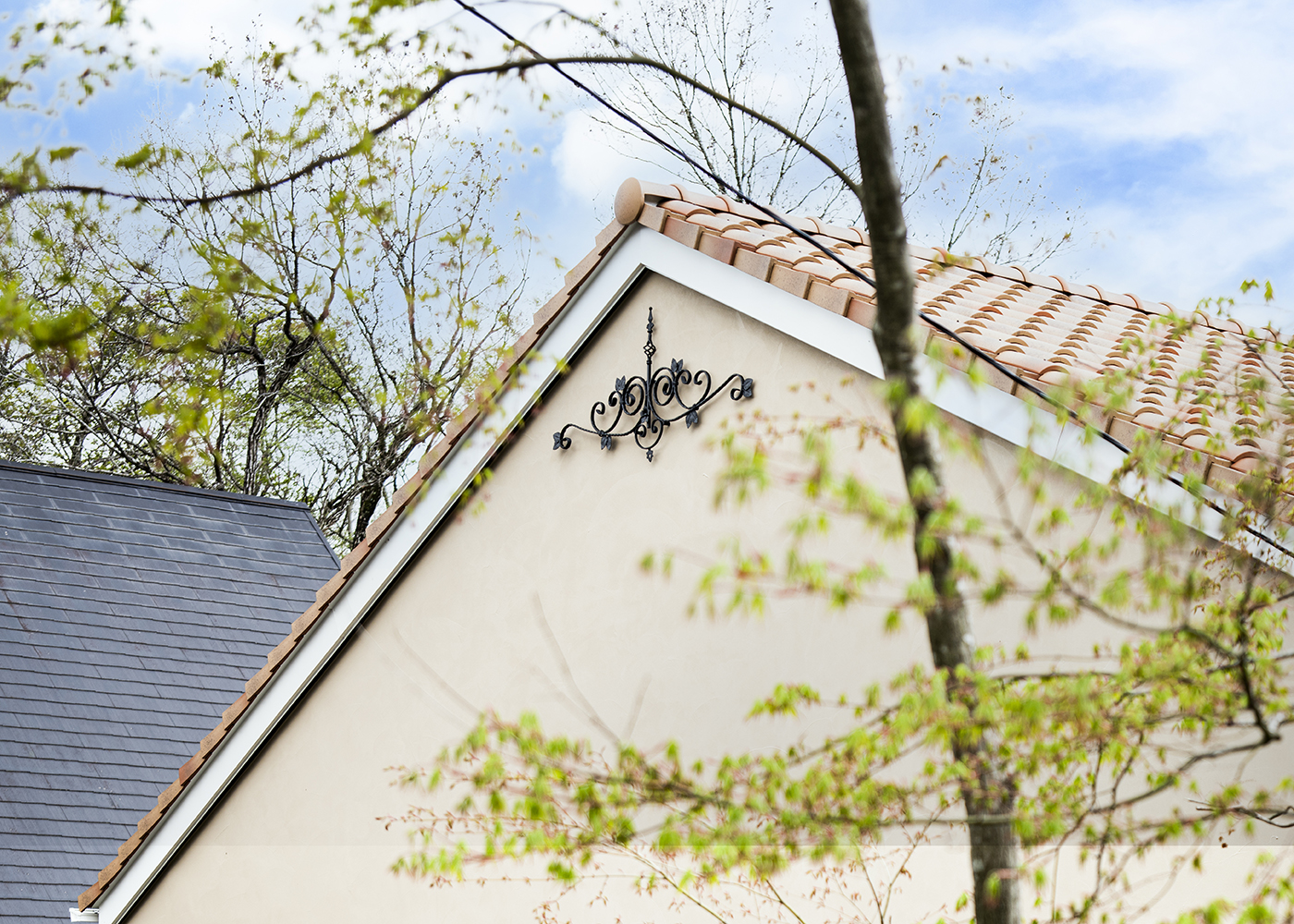 Dairyu Home（シンプルノート御殿場・小山・裾野）【輸入住宅、自然素材、夫婦で暮らす】妻飾りが印象的