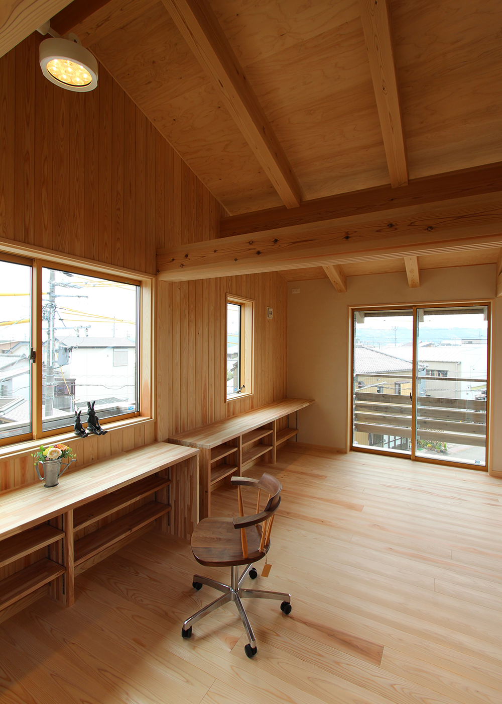 アクトホーム【自然素材、省エネ、間取り】無垢の心地よさを感じられる空間。カウンターは造作した