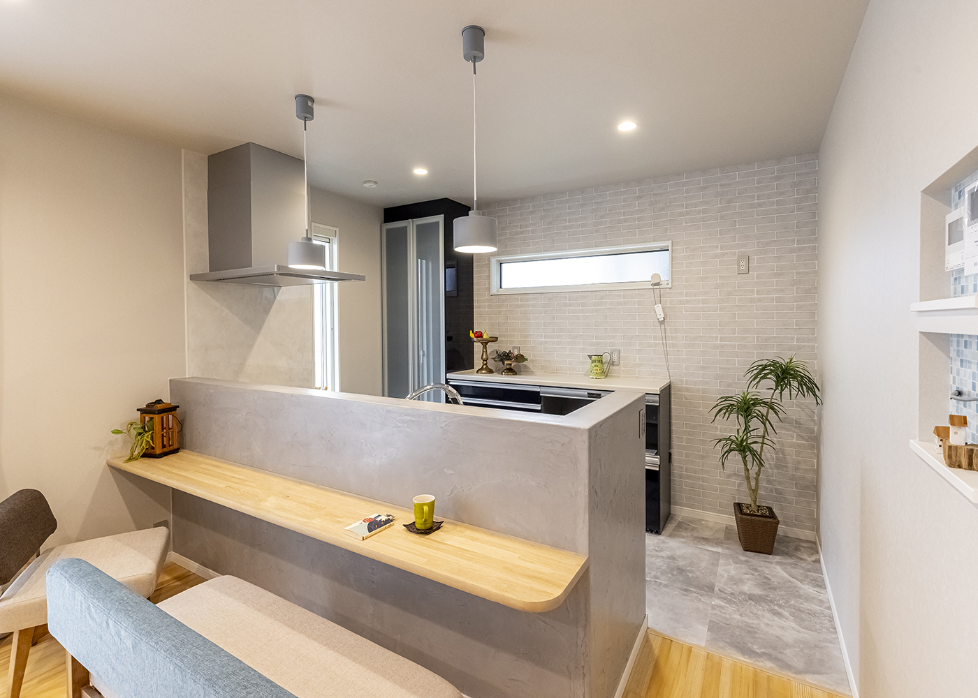 カナメクラフト（かなめ創建）【自然素材、建築家、平屋】手軽に食事が楽しめるカウンター