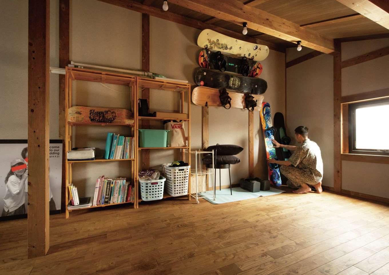 サイエンスホーム【1000万円台、自然素材、省エネ】ご主人の趣味部屋。休日は子育ての合間を縫って、スノボの手入れをしながら自分時間を楽しむ