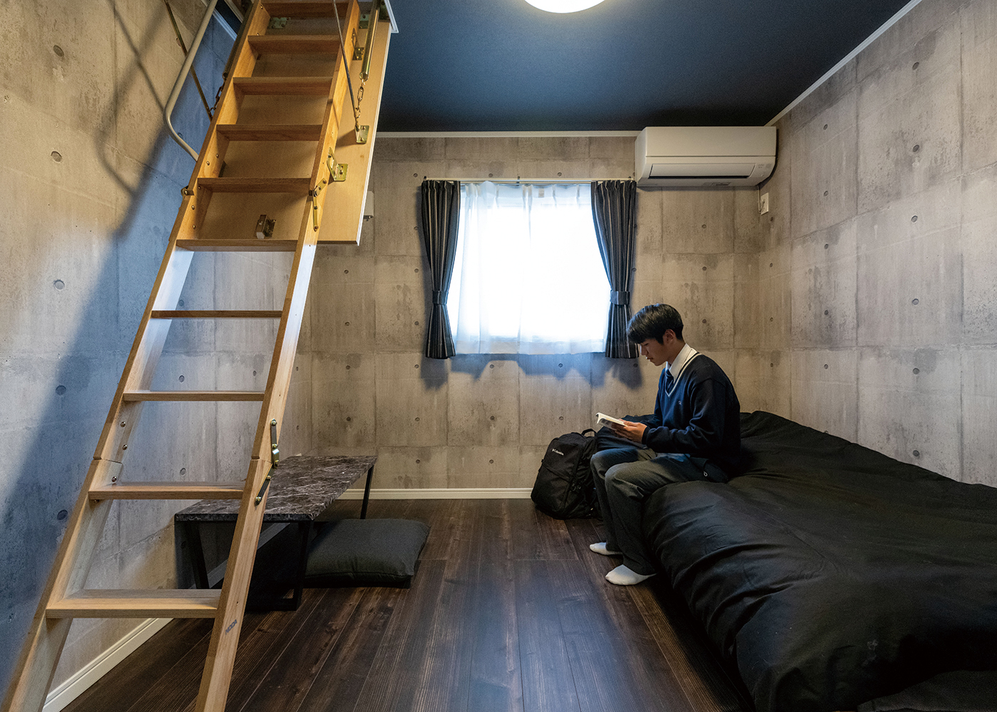 irohaco （アヴァンス）【1000万円台、デザイン住宅、平屋】全室のクロスを変えて、遊び心を演出。次男の部屋は無機質なコンクリート調に。ハシゴを昇ると4.5畳のロフトがあり、将来生まれてくる孫たちの秘密基地にする予定