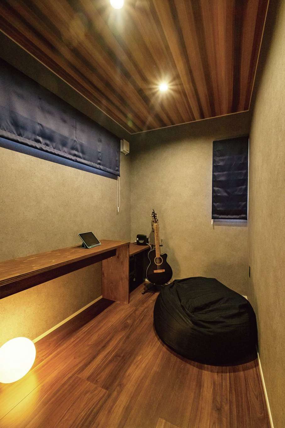 臼幸産業【デザイン住宅、省エネ、間取り】当初検討していた吹き抜けのプランを変更したおかげで、ご主人の趣味部屋が誕生。隠れ家的な雰囲気の中で過ごす時間もリフレッシュになる