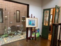 閑静な住宅街で、「小さな美術館のあるティールーム」にリノベーション