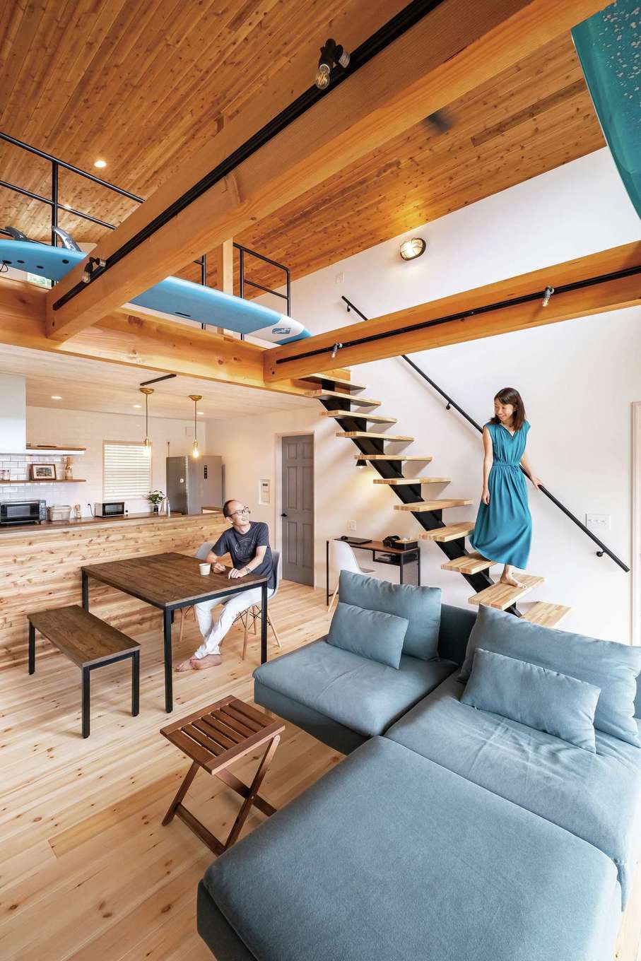 富士ホームズデザイン【デザイン住宅、趣味、平屋】旅行好きのD夫妻が、もっとも好きなのがハワイ。旅の記憶と現地の不動産情報のYouTubeを参考に、ハワイ郊外に建つ家のシンプルさ、あたたかさを目指した