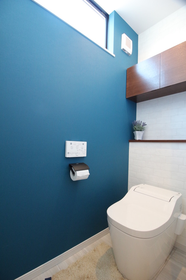 8千円台トイレ美品 格安店舗改装にいかがですか？diyでトイレ研究にも。 sddefault.jpg
