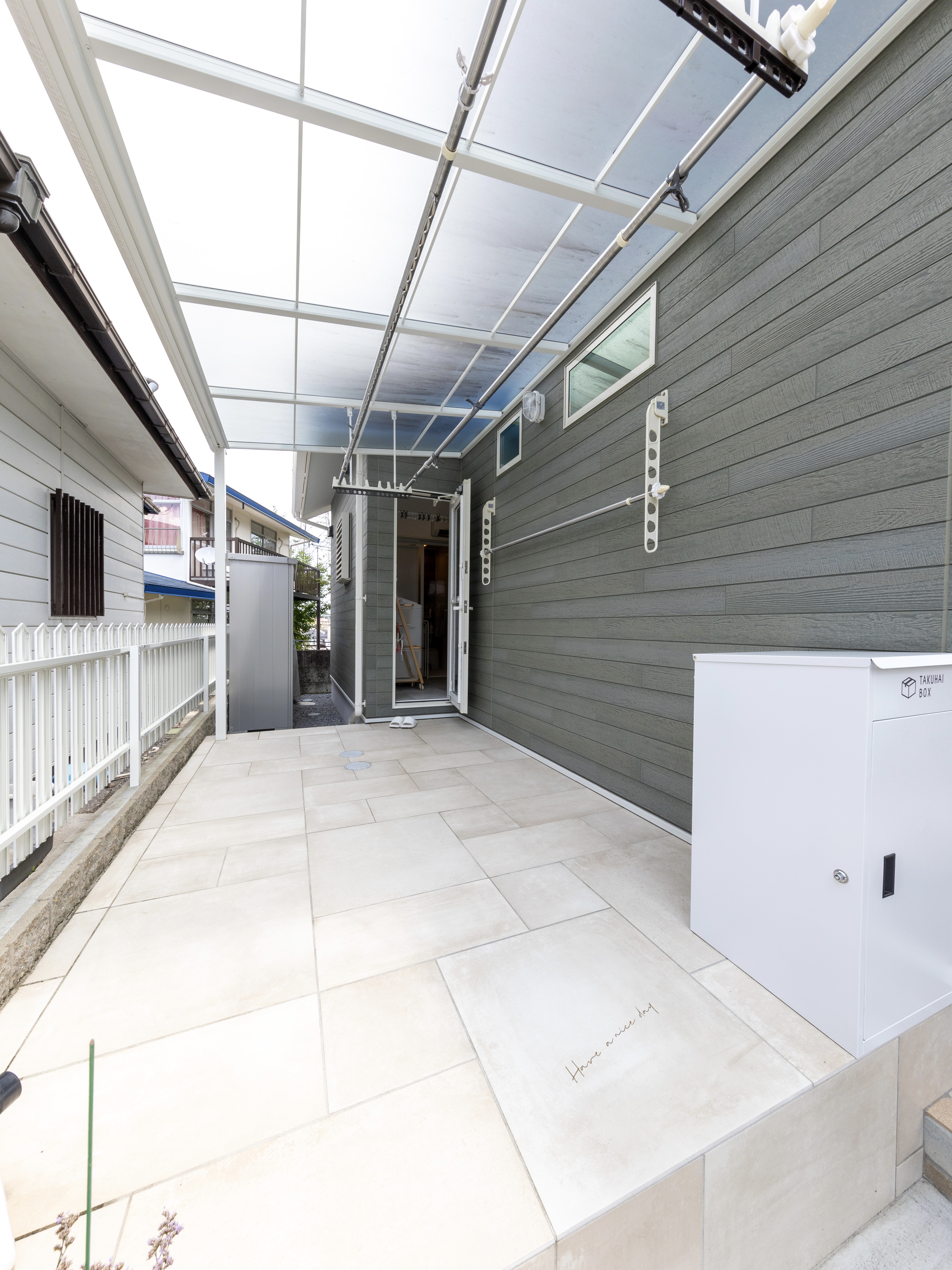 エスホーム｜ランドリールーム直結のテラス。時短洗濯動線となっている。開放感あるデザインが特徴。