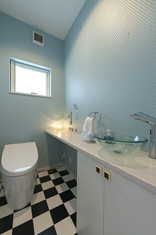 トイレも色のバランスから水栓までじっくり検討した