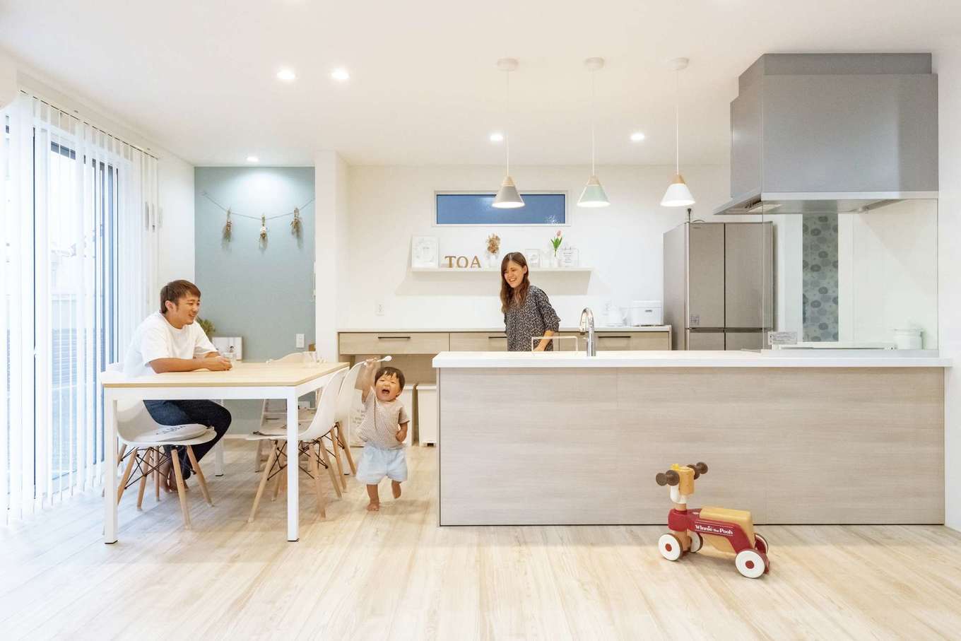 HAPPY HOUSE（山田工務店）【デザイン住宅、子育て、間取り】キッチン横にダイニングを配置し、家事効率もアップ