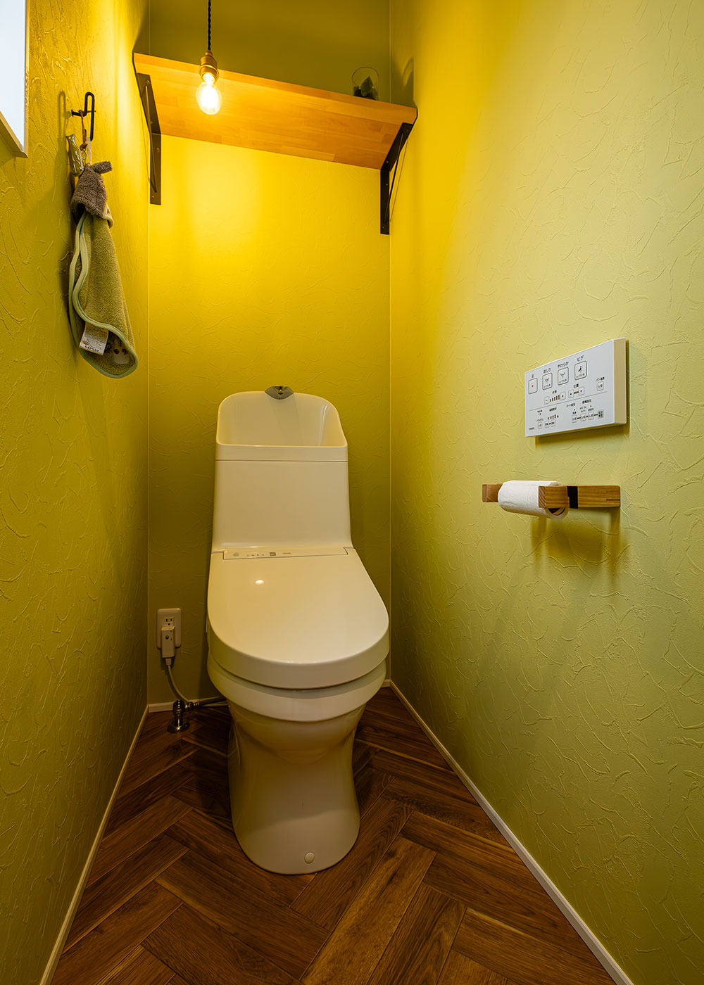 R＋house御殿場（岳南建設）【省エネ、ペット、建築家】グリーンのクロスが落ち着くトイレ