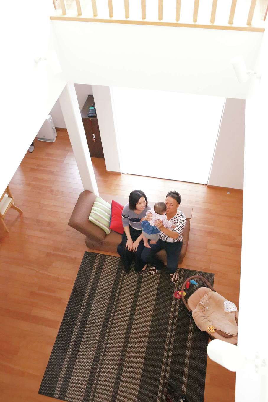 イデキョウホーム【収納力、省エネ、間取り】吹き抜けのある広いリビングの室温が均一で快適なのは「全館空調システム」のおかげ