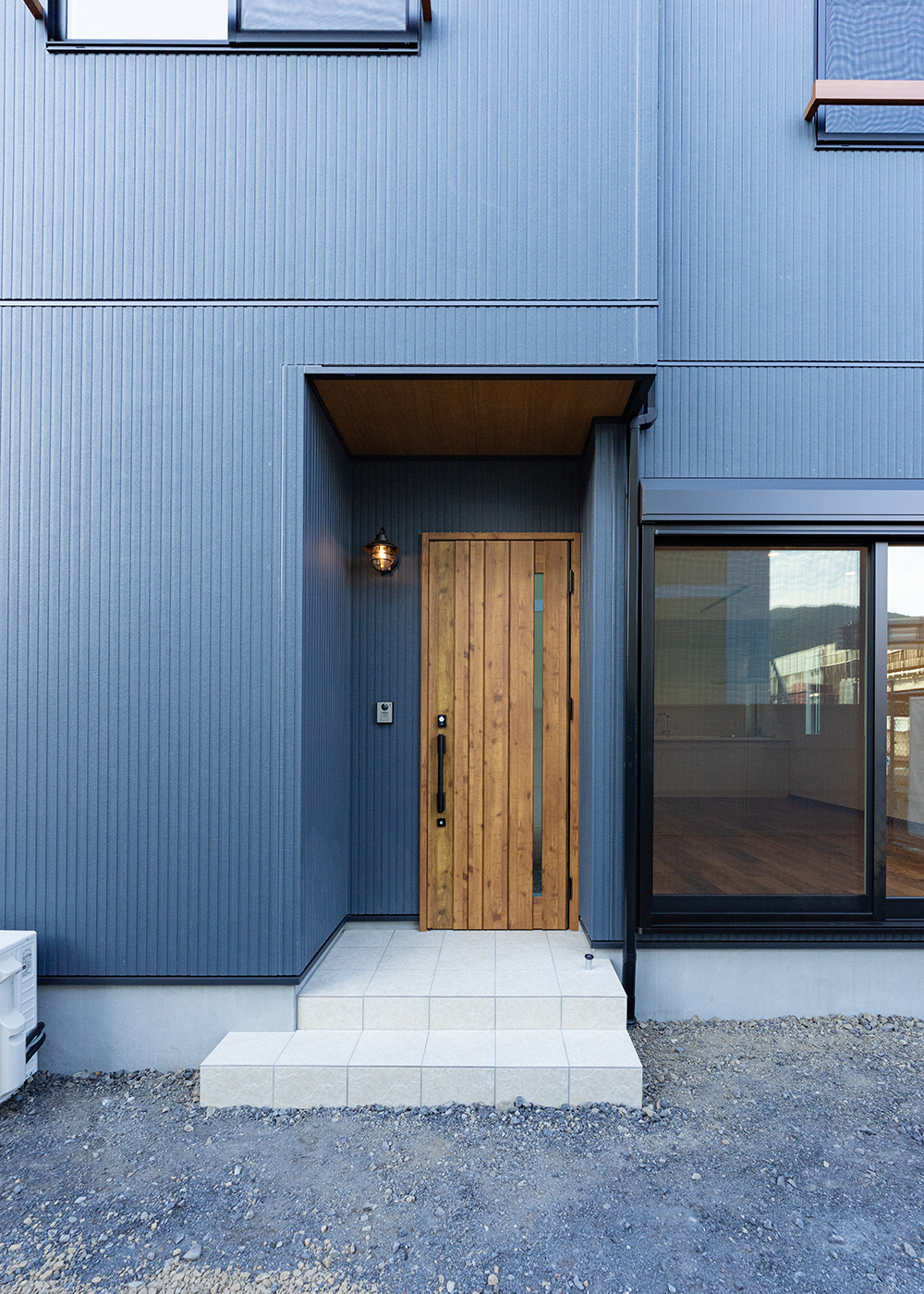 丸宗建設【デザイン住宅、収納力、間取り】雨に濡れない玄関ポーチ
