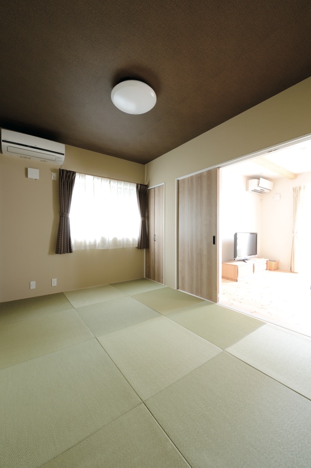 内田建設【収納力、間取り、建築家】将来的に両親と同居することも考えて和室を確保。今は子どものプレイルーム