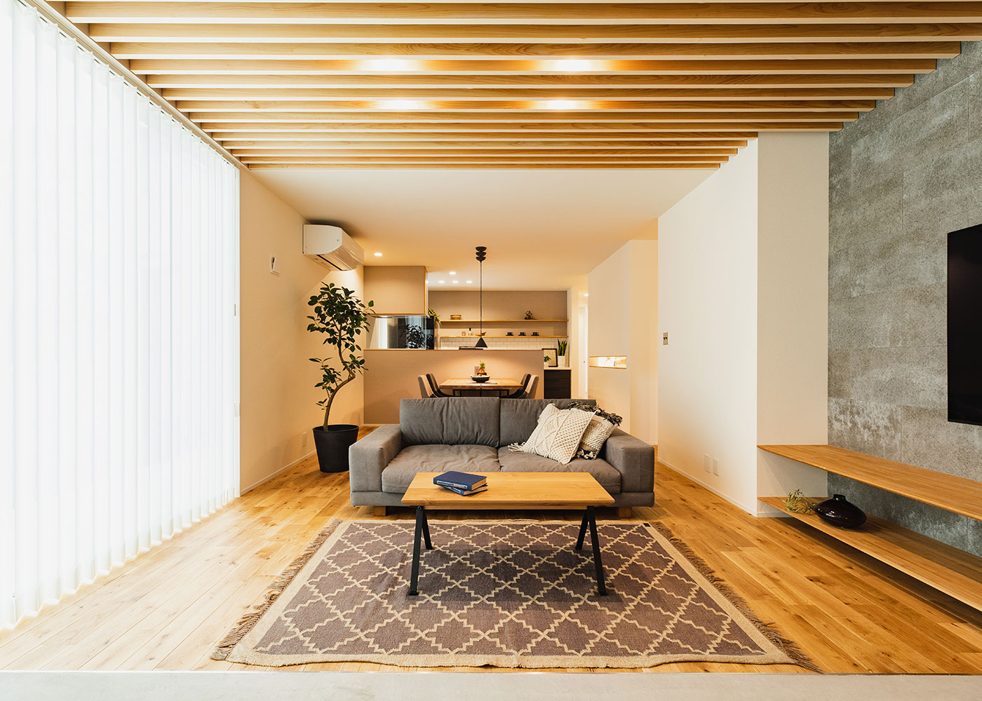 住家 JYUKA【デザイン住宅、間取り、平屋】LDK正面