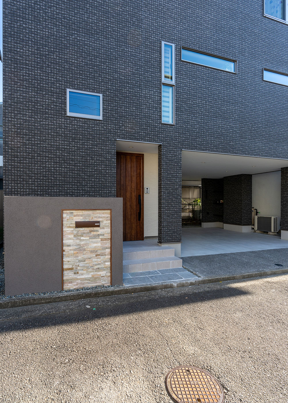 寺田工務店【収納力、狭小住宅、省エネ】インナーガレージもある外観