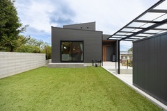 緑と調和したホテルライクな住まい