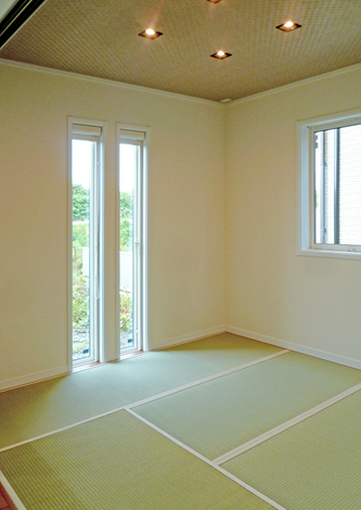 リビング横の和室は扉が広々開放できる間取り