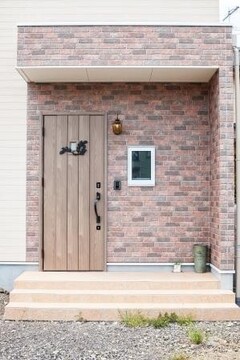 レンガの温もり溢れるナチュラルフレンチハウス