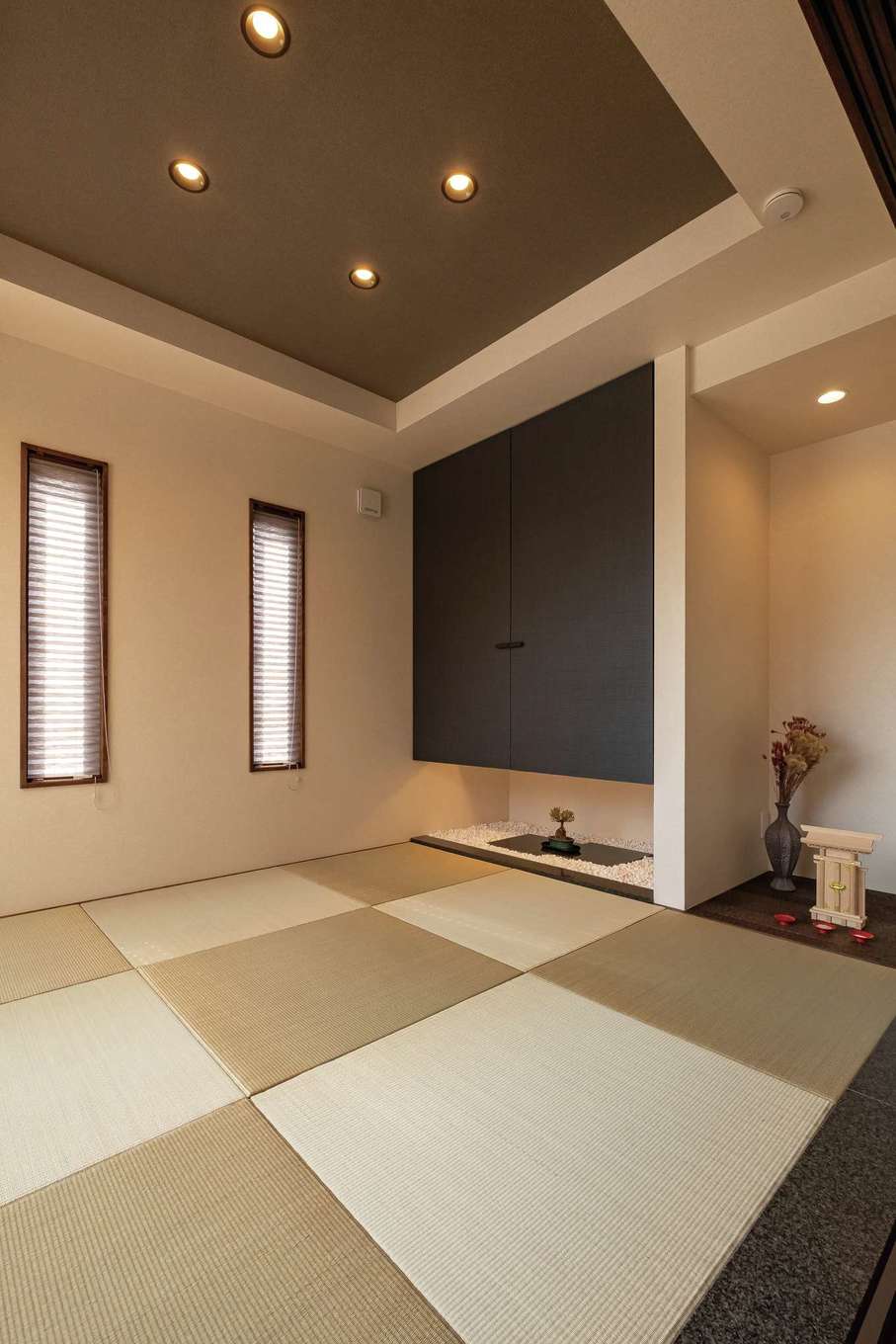 -delphi- デルフィ（藤井建築事務所） 【デザイン住宅、間取り、建築家】間接照明が美しい和室は、仕切ることで客間としても使える
