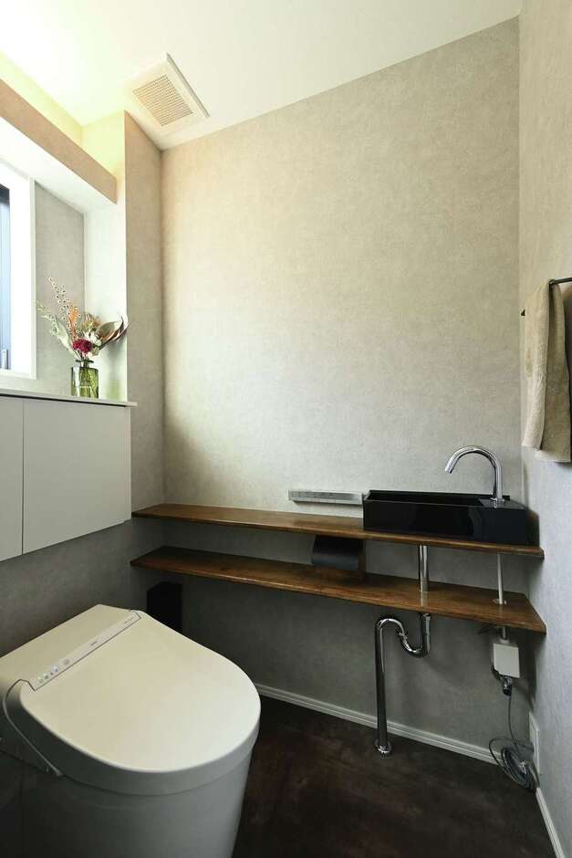 シンプルな中にも洗練されたデザインが際立つトイレ