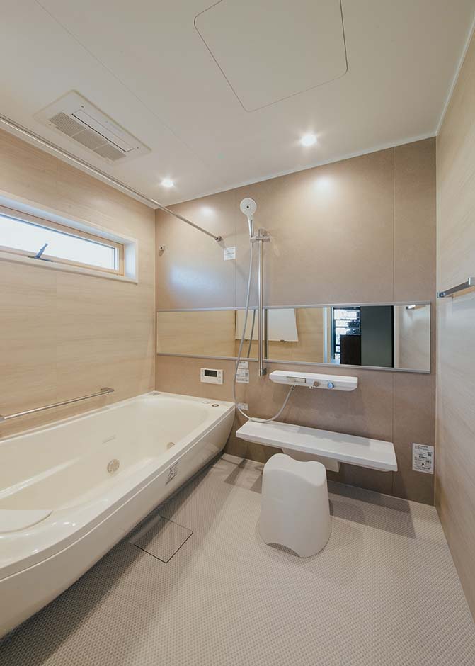 ハート住いる｜浴室は1.25坪に拡大。リラックスを追求して開発したというTOTOのファーストクラス浴槽「シンラ」を採用