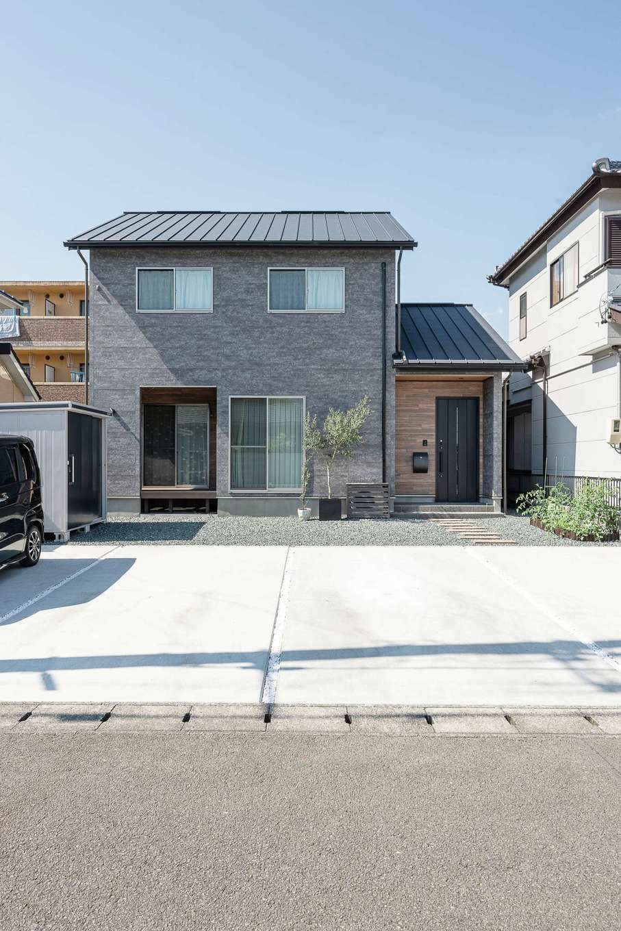 サンワ開発【デザイン住宅、収納力、間取り】物干し用のバルコニーがないので、外観はすっきり