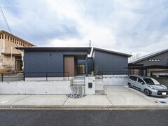 シンプルモダンで統一された夫婦の平屋