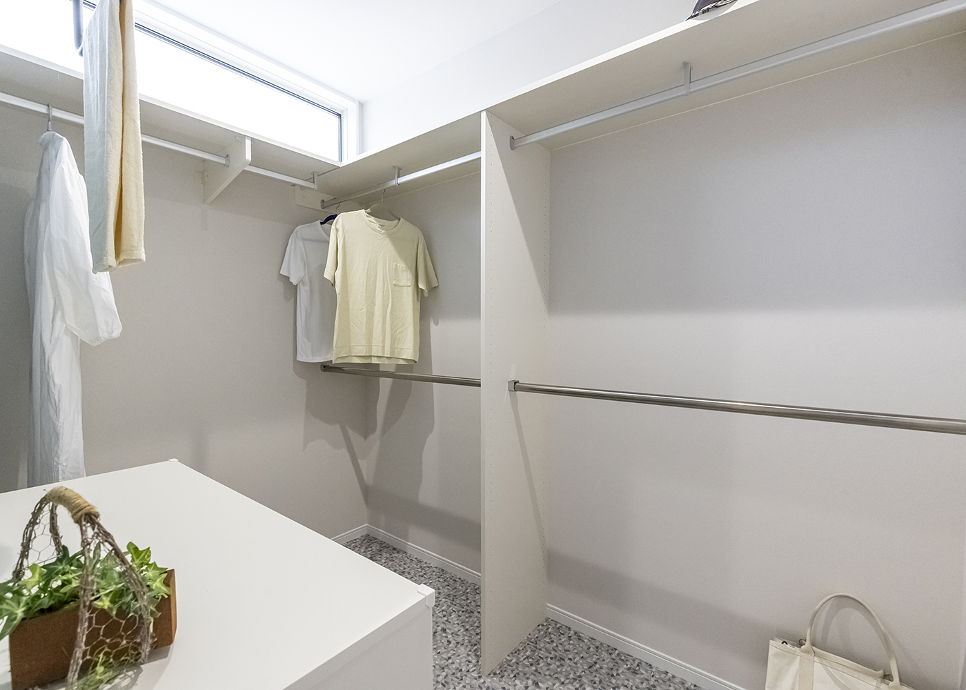 カナメクラフト（かなめ創建）【自然素材、建築家、平屋】洗濯物をすぐに収納できるクローゼット