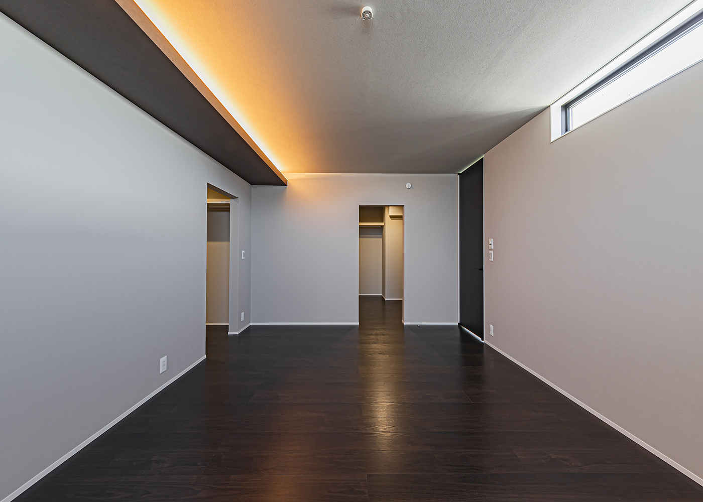 ARRCH アーチ【デザイン住宅、高級住宅、建築家】間接照明を取り入れた主寝室